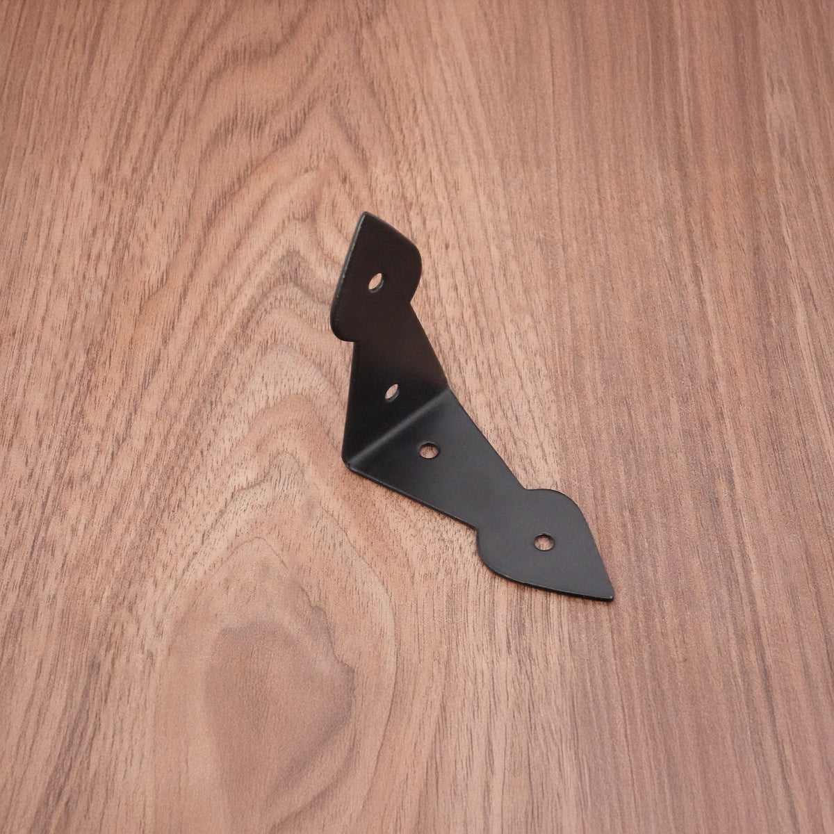 Small Arrow Head Corner Black