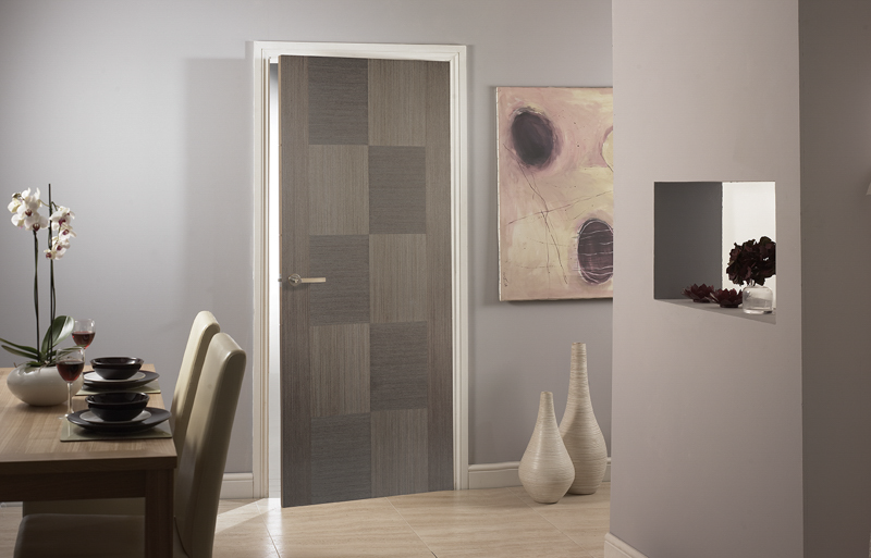 Chocolate-Grey-Apollo-LifeStyle