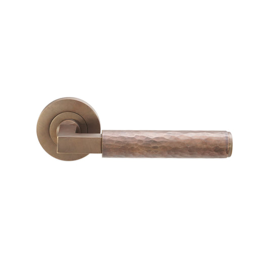 Hammered Knurlmond Lever on Rose Matt Antique