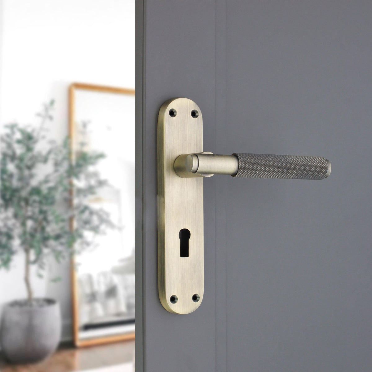 Connaught Knurled Lever on Backplate Lock Matt Antique