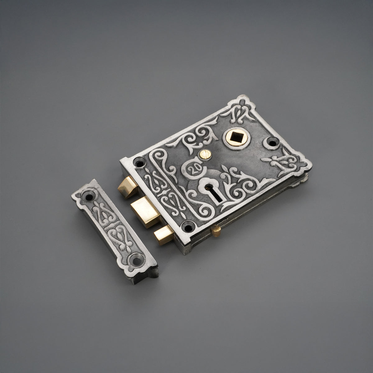 Floral Rim Lock Pewter